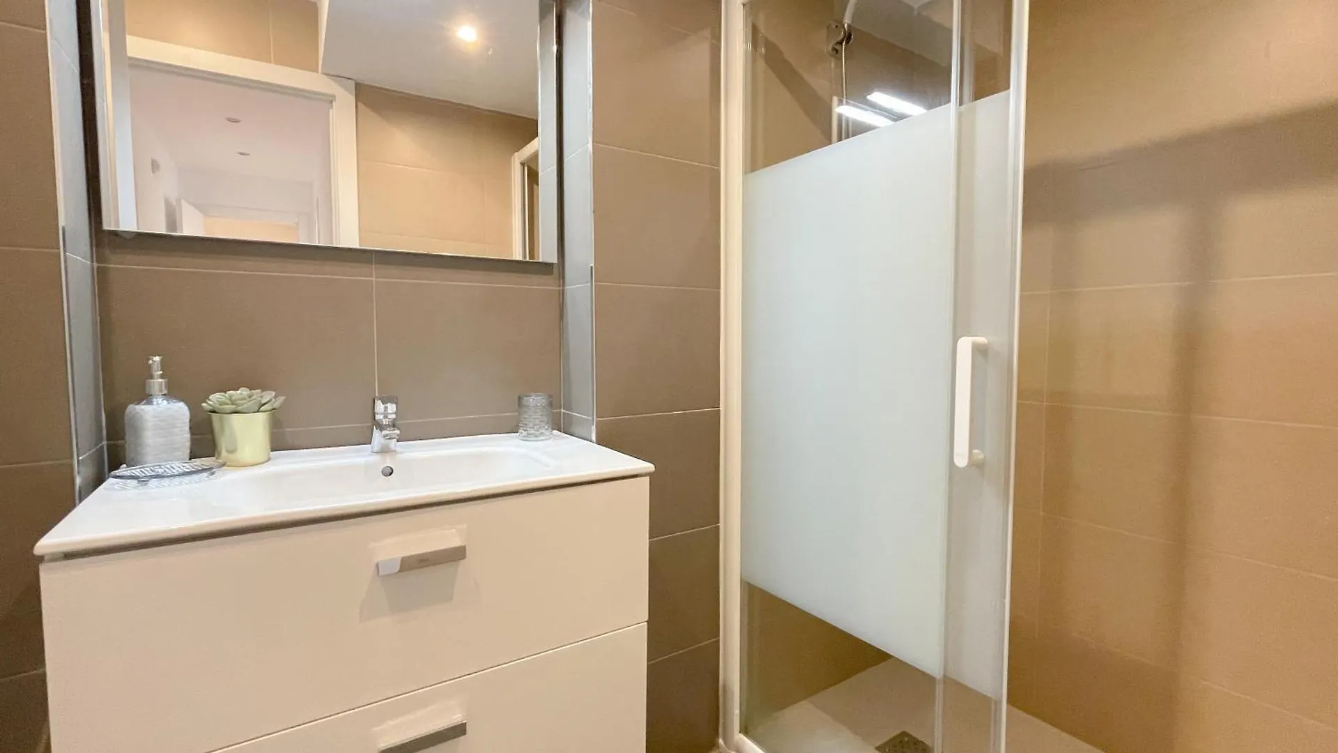 Moderno Apartamento Plz De La Merced Malaga